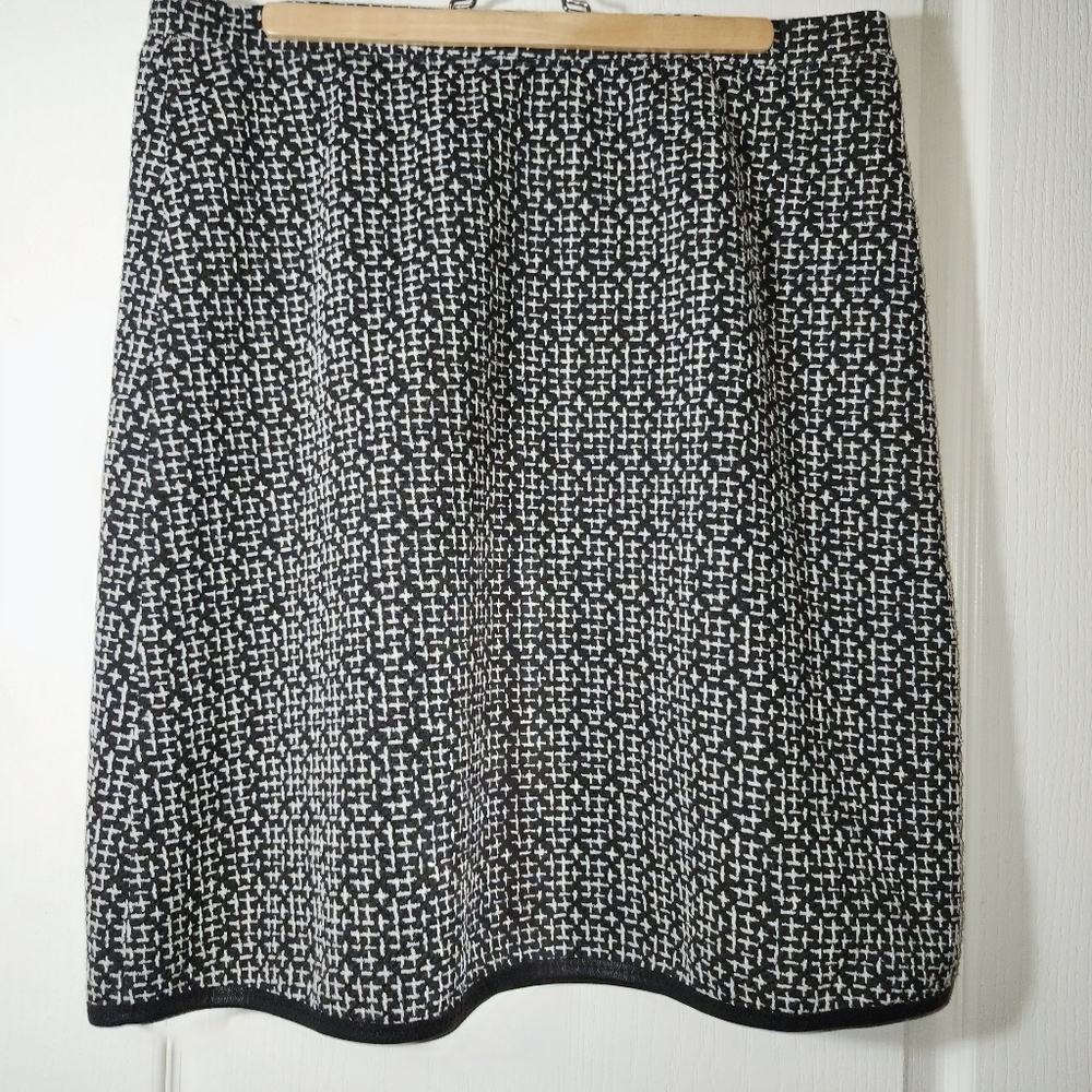Max Studio pull on stretch black and white skirt with faux leather  trim sz XL
